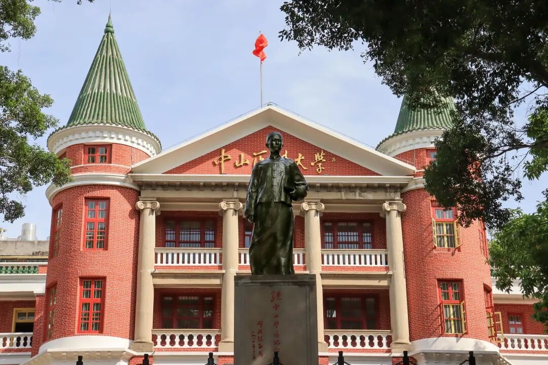  成人直播
广州校区北校园 梁浩然 摄